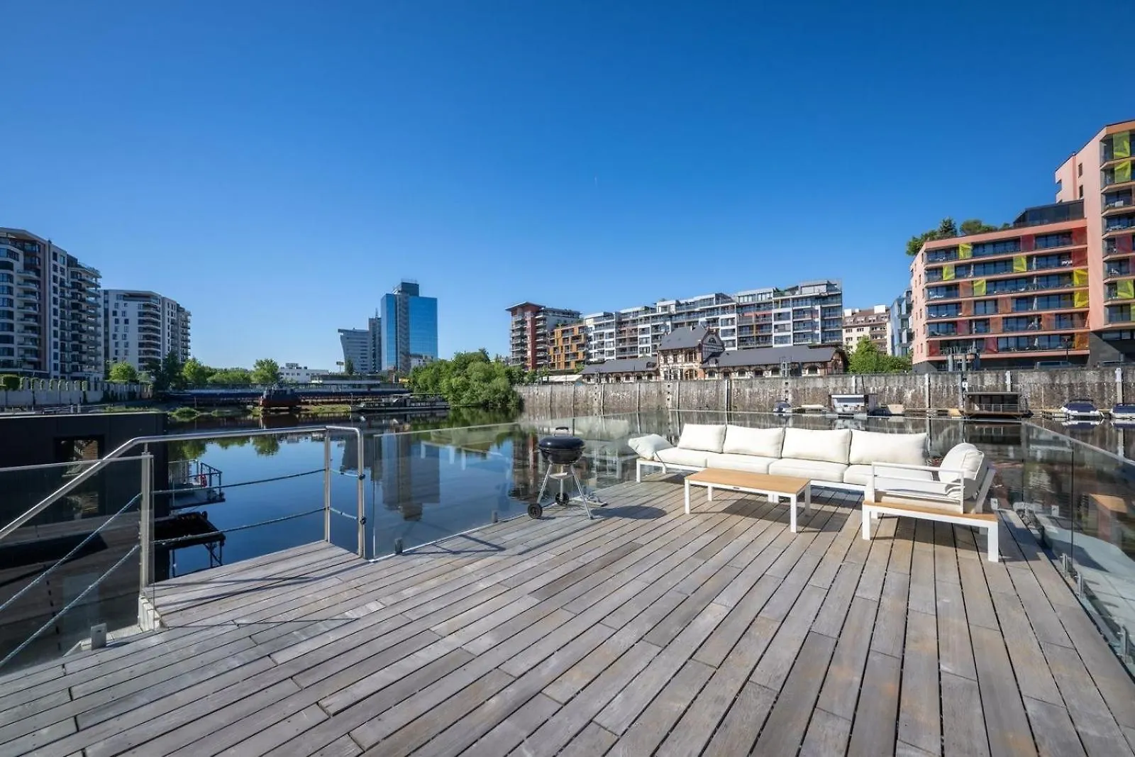 Hausboat Holesovice Hotel Prag Bådhotel
